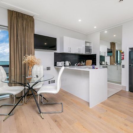 Exquisite Sun Soaked Corner Apartment Auckland Luaran gambar